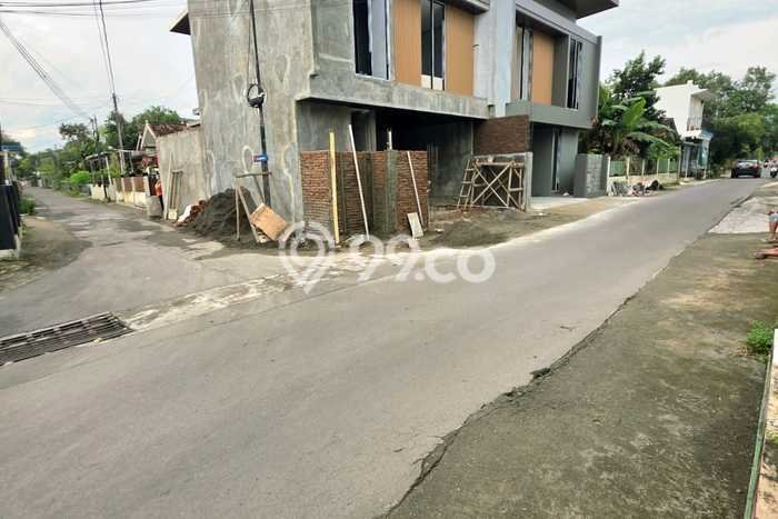 Rumah Luas Asri 3 KT Siap Pakai di Sleman Yogyakarta Rumah Luas Asri 3 KT Siap Pakai di Sleman Yogyakarta