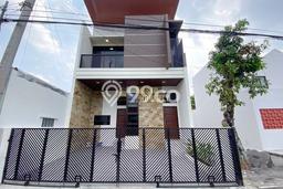 For Sale Rumah 4 Kamar Lokasi Strategis Nyaman dan Strategis di Depok For Sale Rumah 4 Kamar Lokasi Strategis Nyaman dan Strategis di Depok