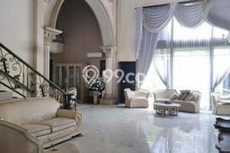 Hunian Mewah LB 800m2 Siap Pakai Desain Elegan di Dharma Husada, Surabaya Hunian Mewah LB 800m2 Siap Pakai Desain Elegan di Dharma Husada, Surabaya
