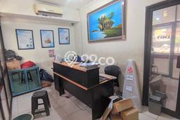 LOKASI TERBAIK! Ruko di Daan Mogot, Luas 180m², Area Komersial LOKASI TERBAIK! Ruko di Daan Mogot, Luas 180m², Area Komersial