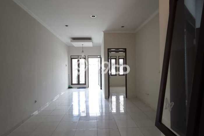 Disewakan! Rumah 3 Kamar Tidur &
2 Kamar Mandi di Taman Holis Indah, Bandung Disewakan! Rumah 3 Kamar Tidur &
2 Kamar Mandi di Taman Holis Indah, Bandung