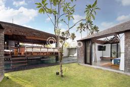 HOT DEAL! Vila Kawasan , Area 300m2m², Lokasi Prima HOT DEAL! Vila Kawasan , Area 300m2m², Lokasi Prima