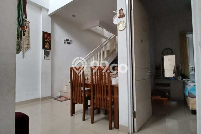 Hunian Cantik Modern Lb 90m2 di Serpong, Tangerang Selatan Hunian Cantik Modern Lb 90m2 di Serpong, Tangerang Selatan