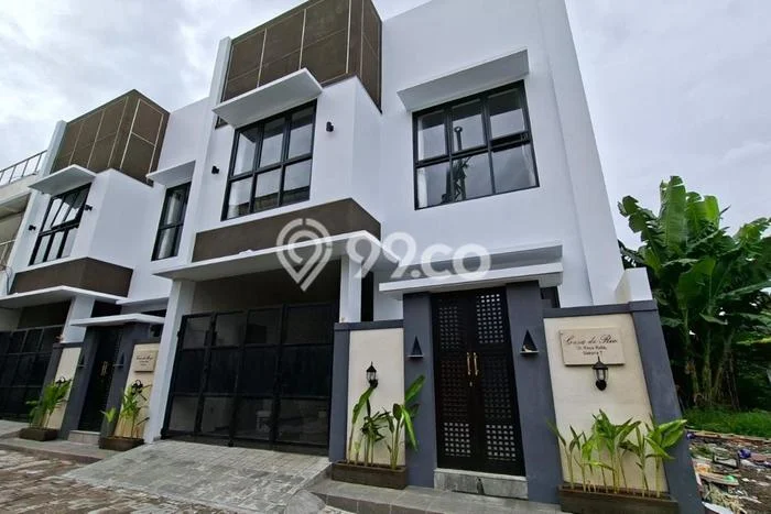 Lokasi terbaik! Rumah siap huni dikontrakkan di Kuta LB 400m2 Lokasi terbaik! Rumah siap huni dikontrakkan di Kuta LB 400m2