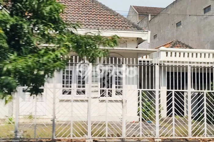 Lokasi strategis! Rumah siap pakai dikontrakkan di Laweyan LB 400m2 Lokasi strategis! Rumah siap pakai dikontrakkan di Laweyan LB 400m2