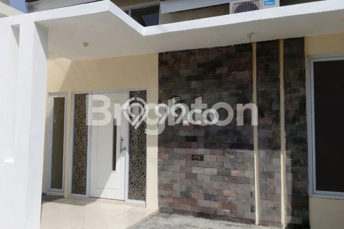 LISTING BARU! Rumah Strategis di Jebres, Luas 101m² Bangunan 90m² LISTING BARU! Rumah Strategis di Jebres, Luas 101m² Bangunan 90m²