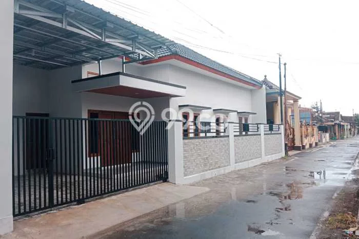Lokasi terbaik! Rumah siap huni disewakan di Ngemplak LB 100m2 Lokasi terbaik! Rumah siap huni disewakan di Ngemplak LB 100m2