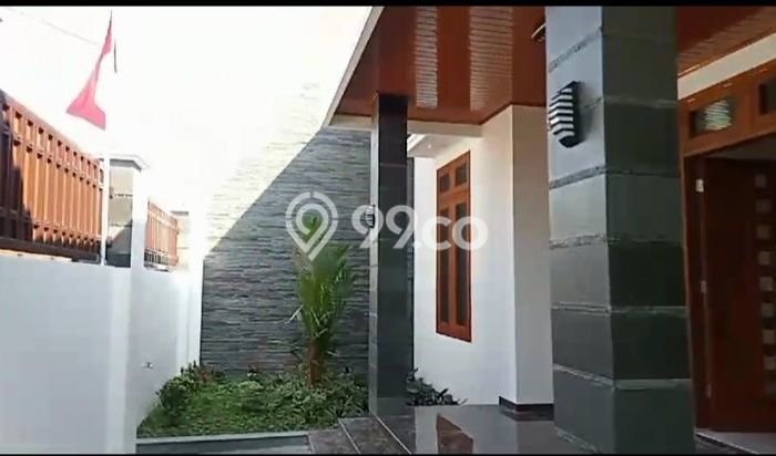 Rumah Mewah Siap Huni LT 261m2 di Banjarsari, Surakarta Rumah Mewah Siap Huni LT 261m2 di Banjarsari, Surakarta