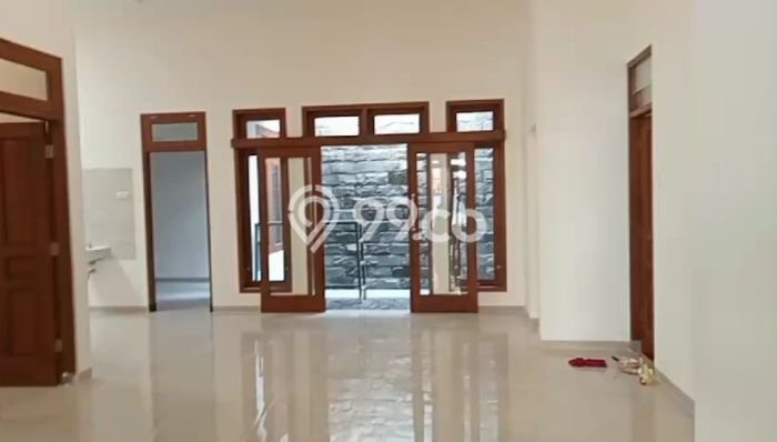 Rumah Mewah Siap Huni LT 261m2 di Banjarsari, Surakarta Rumah Mewah Siap Huni LT 261m2 di Banjarsari, Surakarta