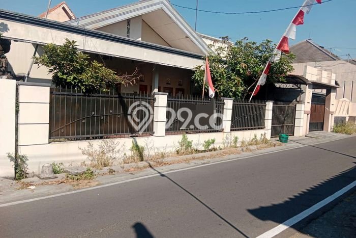 Dijual Cepat Rumah Favorit Siap Huni LB 200m2 di Banjarsari, Surakarta Dijual Cepat Rumah Favorit Siap Huni LB 200m2 di Banjarsari, Surakarta