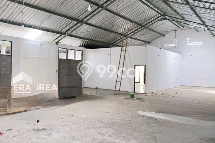 Disewakan Gudang di Kawasan Ramai Kartosuro Luas 1500m2 Disewakan Gudang di Kawasan Ramai Kartosuro Luas 1500m2