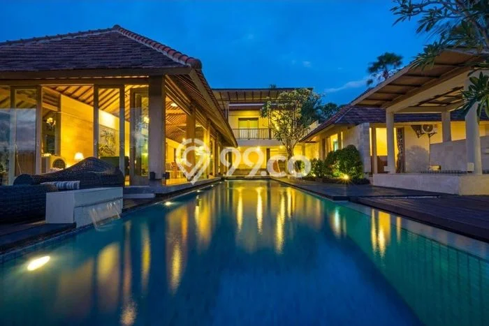 KESEMPATAN TERBAIK! Rumah Nyaman di , Luas 956m2m² Bangunan 272m2m² KESEMPATAN TERBAIK! Rumah Nyaman di , Luas 956m2m² Bangunan 272m2m²