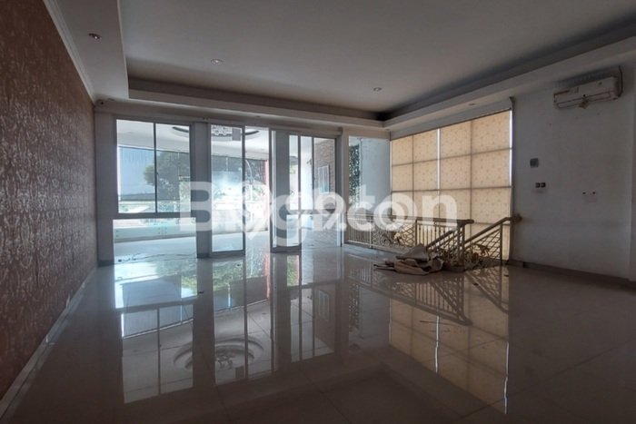 Ruko Dijual di Salatiga LT 239m2 & LB 400m2 Lokasi Terbaik! Ruko Dijual di Salatiga LT 239m2 & LB 400m2 Lokasi Terbaik!