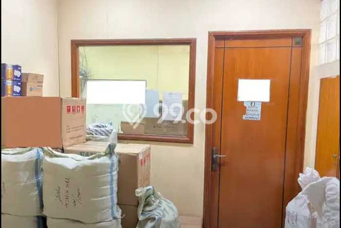Unit Ruko Dijual di Jakarta Barat LT 142m2 & LB 568m2 Unit Ruko Dijual di Jakarta Barat LT 142m2 & LB 568m2
