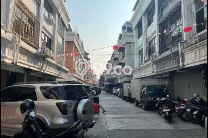 Unit Ruko Dijual di Jakarta Barat LT 142m2 & LB 568m2 Unit Ruko Dijual di Jakarta Barat LT 142m2 & LB 568m2