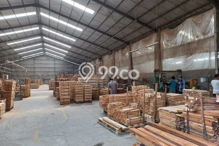 Unit Gudang Paling Strategis di Cakung Jakarta Timur dengan LB 2500m2 Unit Gudang Paling Strategis di Cakung Jakarta Timur dengan LB 2500m2