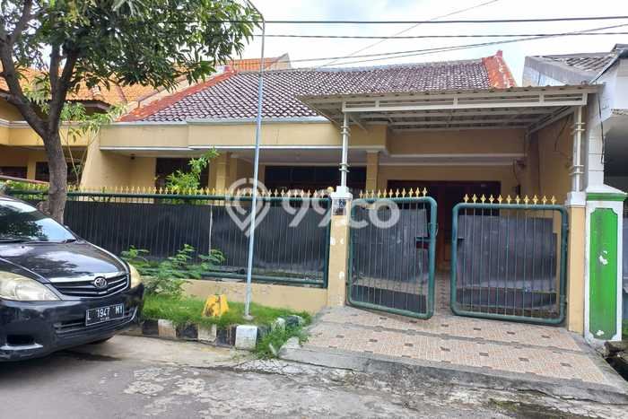 For Sale Rumah 3 Kamar Lokasi Ideal Nyaman dan Strategis di Gayungan For Sale Rumah 3 Kamar Lokasi Ideal Nyaman dan Strategis di Gayungan
