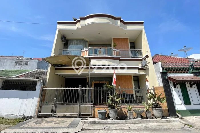 Dijual Cepat Rumah LT 144m2m² / LB 220m2m² di Kawasan Komersial Mulyorejo, Surabaya Dijual Cepat Rumah LT 144m2m² / LB 220m2m² di Kawasan Komersial Mulyorejo, Surabaya
