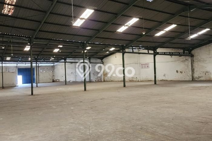 Disewakan Gudang di Kawasan Ramai Margomulyo Luas 2400m2 Disewakan Gudang di Kawasan Ramai Margomulyo Luas 2400m2