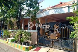 Dijual Rumah 5 Kamar Lokasi Strategis Nyaman dan Strategis di Rungkut Dijual Rumah 5 Kamar Lokasi Strategis Nyaman dan Strategis di Rungkut