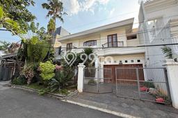 Ready to Use! Luxury House LT 252m2 Desain Modern di Pondok Kelapa Ready to Use! Luxury House LT 252m2 Desain Modern di Pondok Kelapa