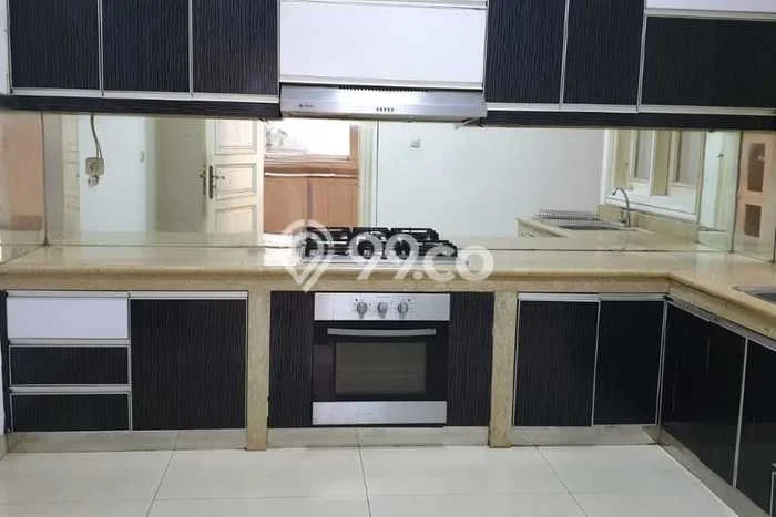 Lokasi strategis! Rumah siap huni disewakan di Kelapa Gading LB 350m2 Lokasi strategis! Rumah siap huni disewakan di Kelapa Gading LB 350m2