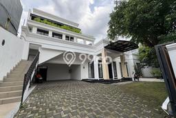 Ready to Use! Luxury House LT 756m2 Desain Modern di Kemang Ready to Use! Luxury House LT 756m2 Desain Modern di Kemang