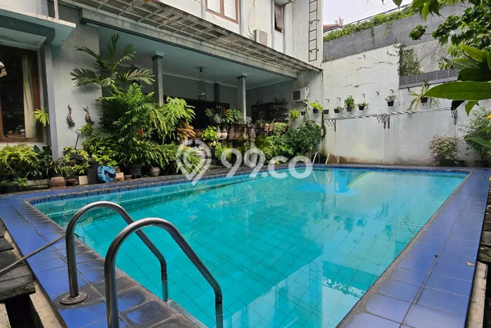 Hunian Mewah LB 220m2 Siap Pakai Desain Elegan di Kemang, Jakarta Selatan Hunian Mewah LB 220m2 Siap Pakai Desain Elegan di Kemang, Jakarta Selatan