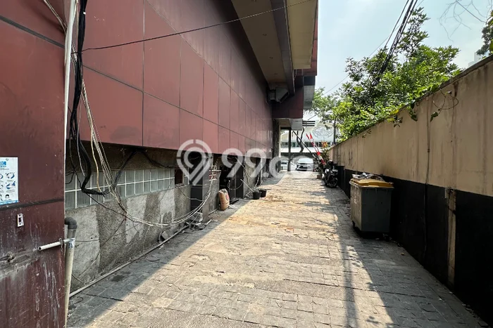 Unit Komersial Dijual di Jakarta Selatan LT 635m2 & LB 1800m2 Unit Komersial Dijual di Jakarta Selatan LT 635m2 & LB 1800m2