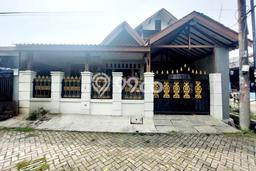 Rumah Terawat 4 KT 2 KM di Kawasan Bisnis Cipondoh, Tangerang Rumah Terawat 4 KT 2 KM di Kawasan Bisnis Cipondoh, Tangerang