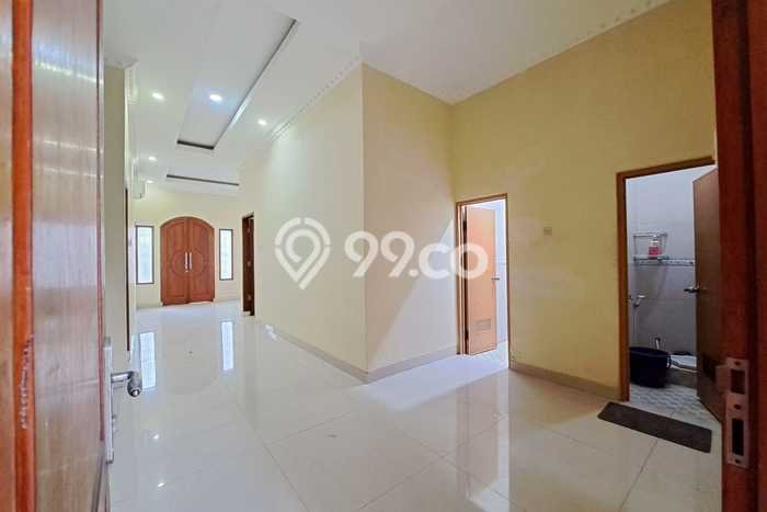 Rumah Modern Minimalis 7 Kamar Siap Huni di Cipondoh Rumah Modern Minimalis 7 Kamar Siap Huni di Cipondoh