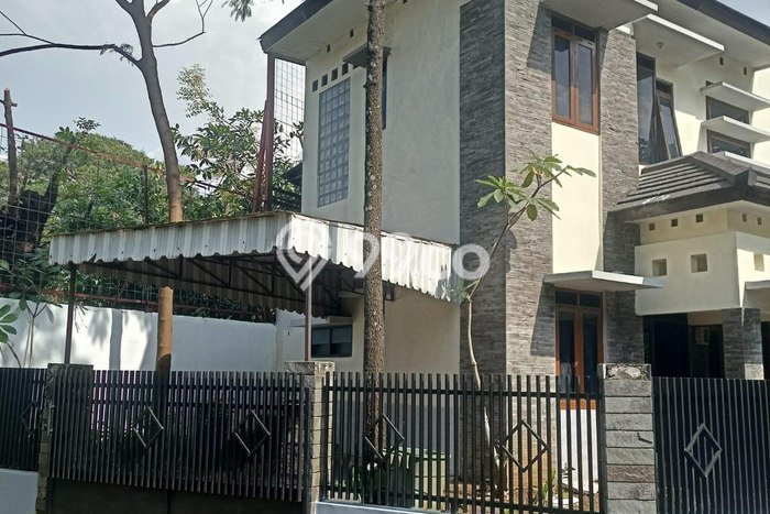 Dijual Rumah 3 Kamar Lokasi Ideal Bagus dan Strategis di Kiaracondong Dijual Rumah 3 Kamar Lokasi Ideal Bagus dan Strategis di Kiaracondong