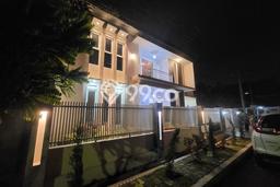 INVESTASI TEPAT! Rumah di Turangga, Luas 160m² Bangunan 250m² INVESTASI TEPAT! Rumah di Turangga, Luas 160m² Bangunan 250m²