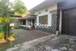 Ready to Use! Premium House LT 488m2 Desain Elegan di Riau Ready to Use! Premium House LT 488m2 Desain Elegan di Riau