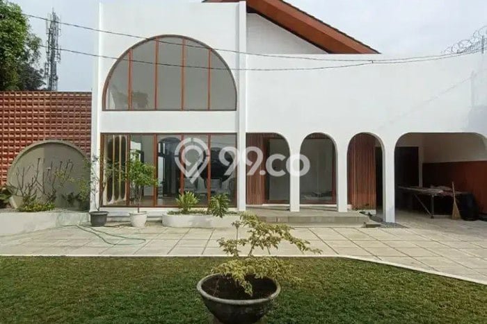 Rumah Elit LB 600m2 Siap Huni Desain Elegan di Geger Kalong, Bandung Rumah Elit LB 600m2 Siap Huni Desain Elegan di Geger Kalong, Bandung
