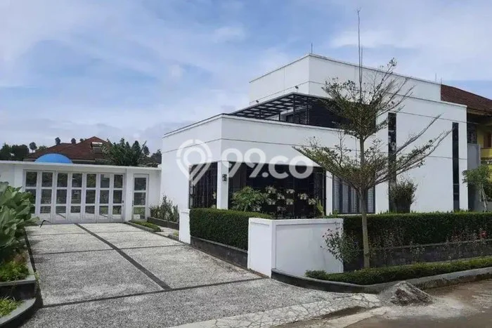 For Sale! Premium House LT 1000m2 Desain Elegan di Lembang For Sale! Premium House LT 1000m2 Desain Elegan di Lembang