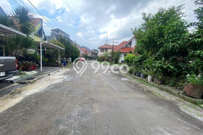 Rumah Strategis Modern Lb 190m2 di Arcamanik, Bandung Rumah Strategis Modern Lb 190m2 di Arcamanik, Bandung