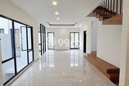 Rumah Mewah LB 192m2 Siap Huni Desain Elegan di BSD, Tangerang Rumah Mewah LB 192m2 Siap Huni Desain Elegan di BSD, Tangerang