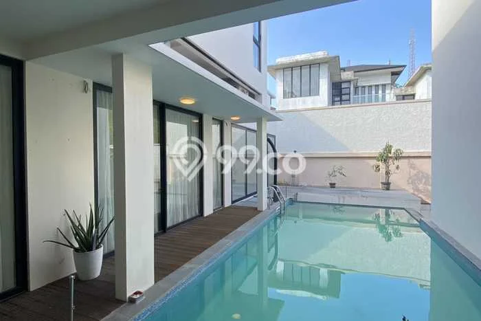 Rumah Mewah LB 450m2 Siap Huni Desain Elegan di Nagoya, Batam Rumah Mewah LB 450m2 Siap Huni Desain Elegan di Nagoya, Batam