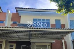 HARGA SPESIAL! Rumah di Green Lake City, Dekat Fasilitas, 3 KM, Luas 144m² Bangunan 147m² HARGA SPESIAL! Rumah di Green Lake City, Dekat Fasilitas, 3 KM, Luas 144m² Bangunan 147m²