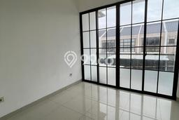 Disewakan! Rumah 2 Kamar Tidur &
2 Kamar Mandi di Green Lake City, Jakarta Barat Disewakan! Rumah 2 Kamar Tidur &
2 Kamar Mandi di Green Lake City, Jakarta Barat