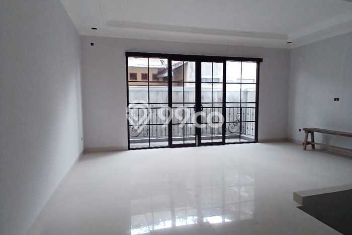 For Sale! Luxury House LT 150m2 Desain Modern di Ragunan For Sale! Luxury House LT 150m2 Desain Modern di Ragunan