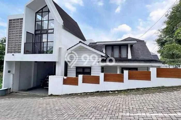 Rumah Minimalis 4 Kamar LT 200m2 di Manyaran Rumah Minimalis 4 Kamar LT 200m2 di Manyaran