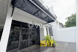 For Sale Rumah Mewah Exclusive di Serpong, Tangerang Selatan For Sale Rumah Mewah Exclusive di Serpong, Tangerang Selatan