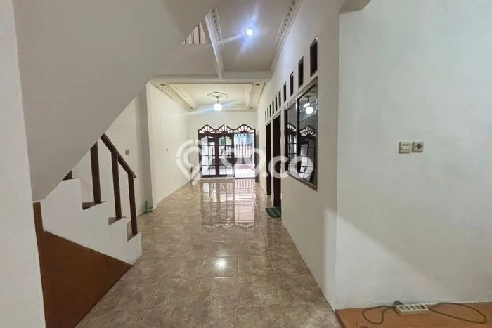 Lokasi strategis! Rumah siap pakai disewakan di Cibodas LB 180m2 Lokasi strategis! Rumah siap pakai disewakan di Cibodas LB 180m2