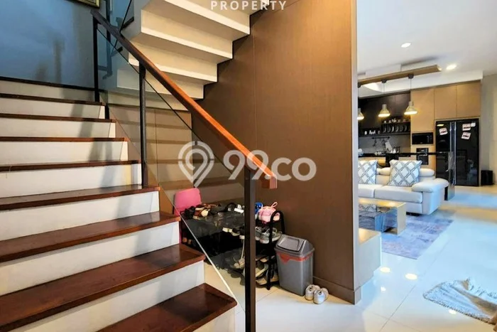 Disewakan! Rumah 6 Kamar Tidur &
4 Kamar Mandi di Pondok Labu, Jakarta Selatan Disewakan! Rumah 6 Kamar Tidur &
4 Kamar Mandi di Pondok Labu, Jakarta Selatan