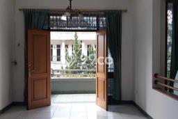 Ready to Use! Premium House LT 232m2 Desain Modern di mekar wangi Ready to Use! Premium House LT 232m2 Desain Modern di mekar wangi