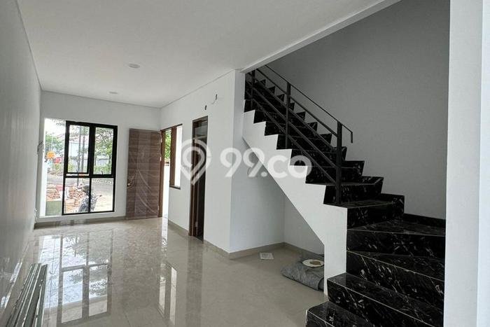 Dijual Cepat Rumah Strategis LT 68m2 LB 104m2 di Jakarta Barat Cocok untuk Hunian Dijual Cepat Rumah Strategis LT 68m2 LB 104m2 di Jakarta Barat Cocok untuk Hunian