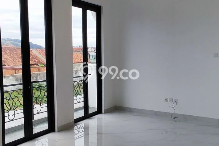 Rumah Strategis Modern Lb 146m2 di Tanjung Karang Pusat, Bandar Lampung Rumah Strategis Modern Lb 146m2 di Tanjung Karang Pusat, Bandar Lampung