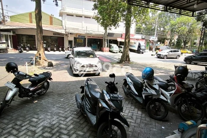 Ruko untuk Disewa di Pusat Malang Luas Bangunan 180m2 Ruko untuk Disewa di Pusat Malang Luas Bangunan 180m2